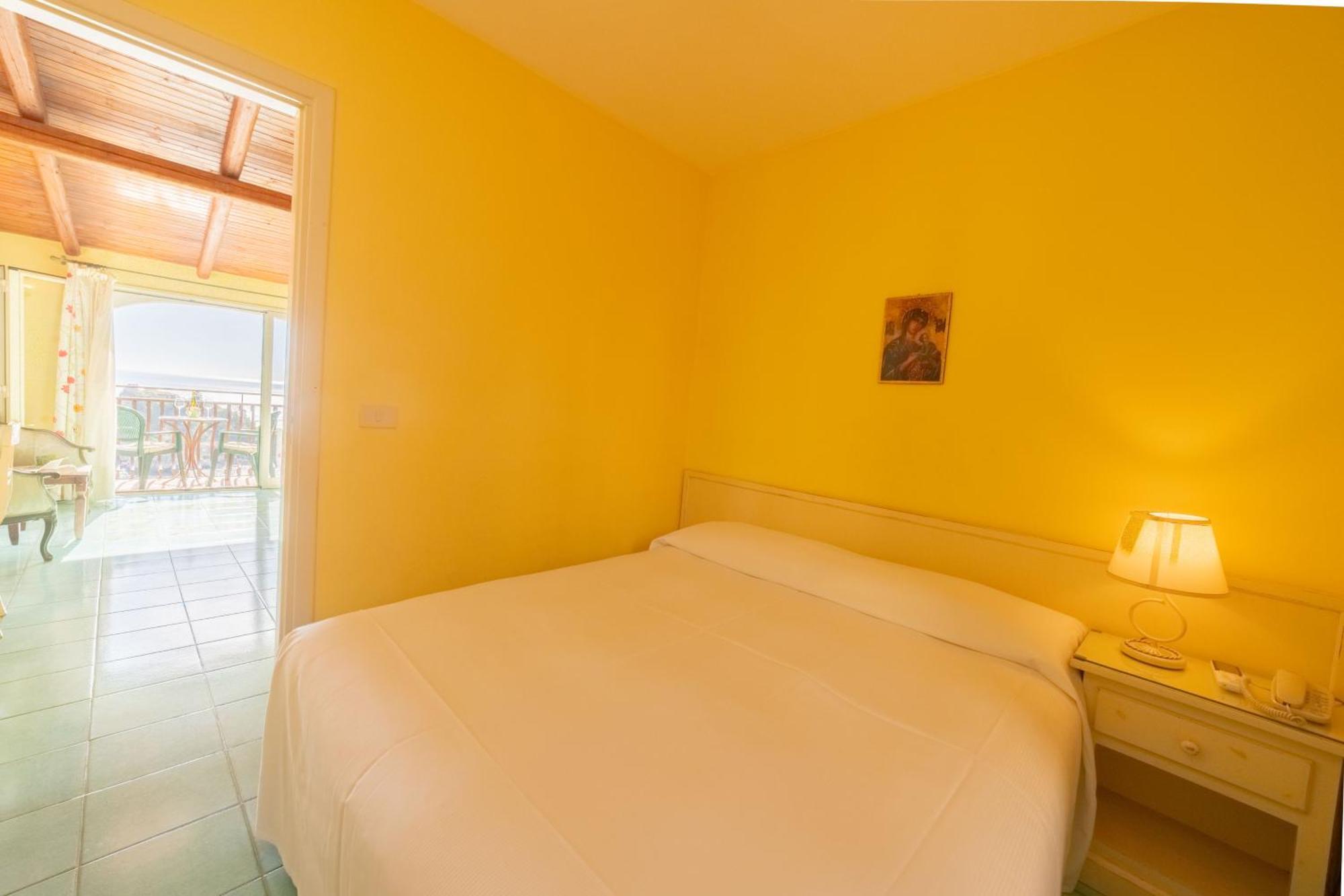 Mendolia Beach Hotel Таормина Номер фото